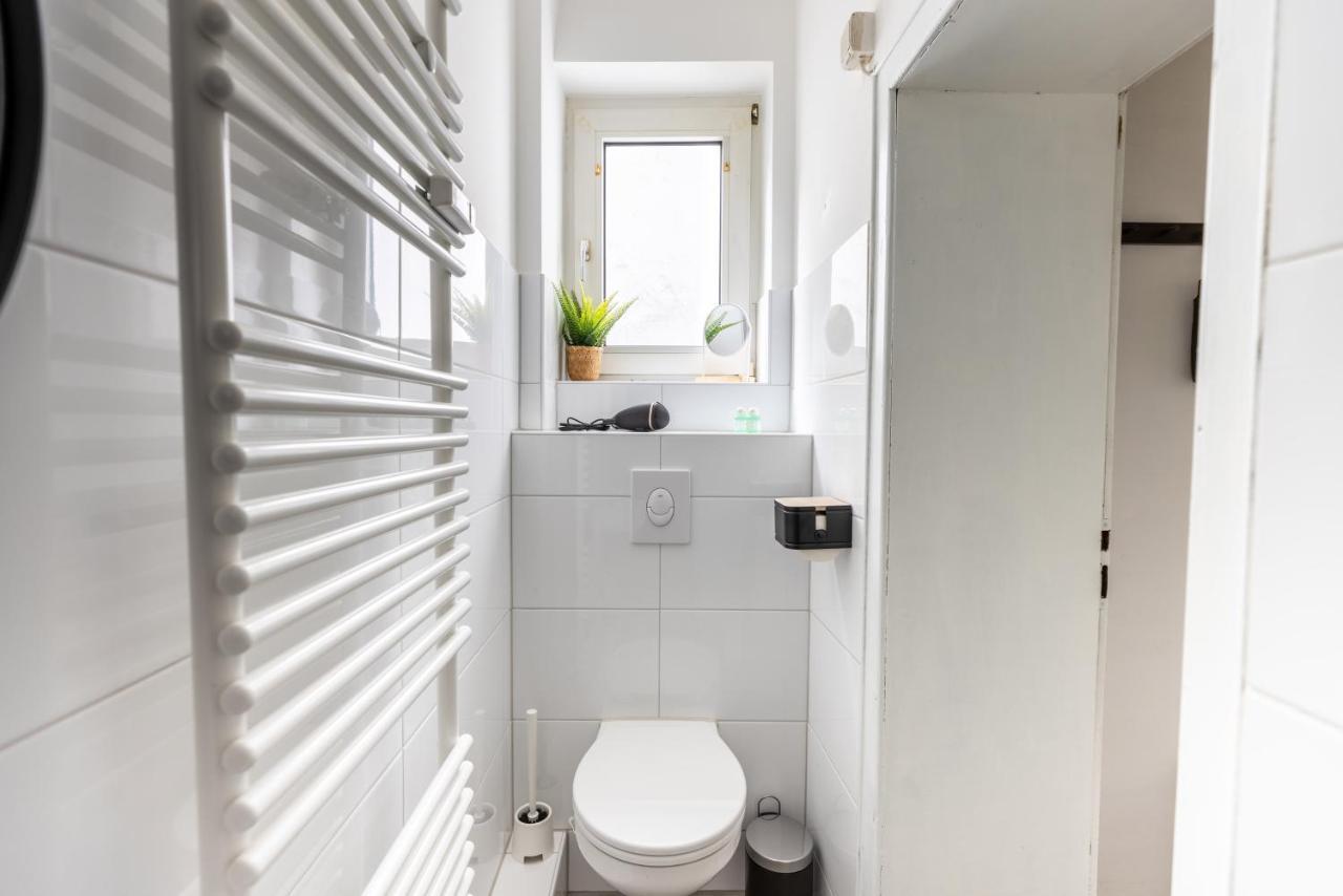 Perfekt Fuer 2! Wifi/ Netflix Apartment Duisburg Luaran gambar