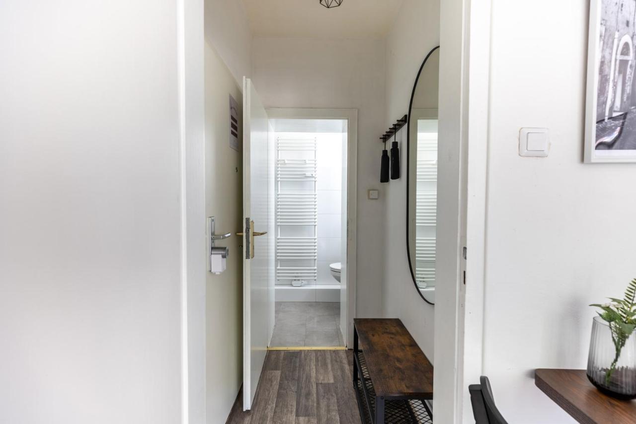 Perfekt Fuer 2! Wifi/ Netflix Apartment Duisburg Luaran gambar